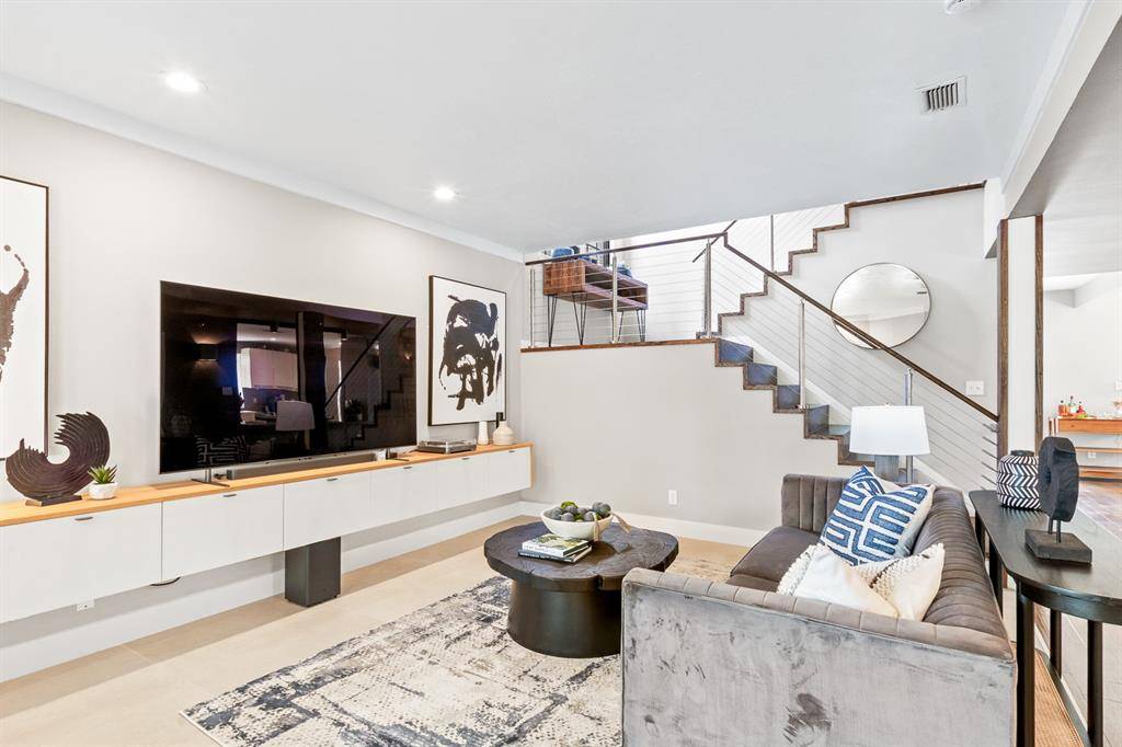 916 Pavillion Street, Dallas, TX 75204