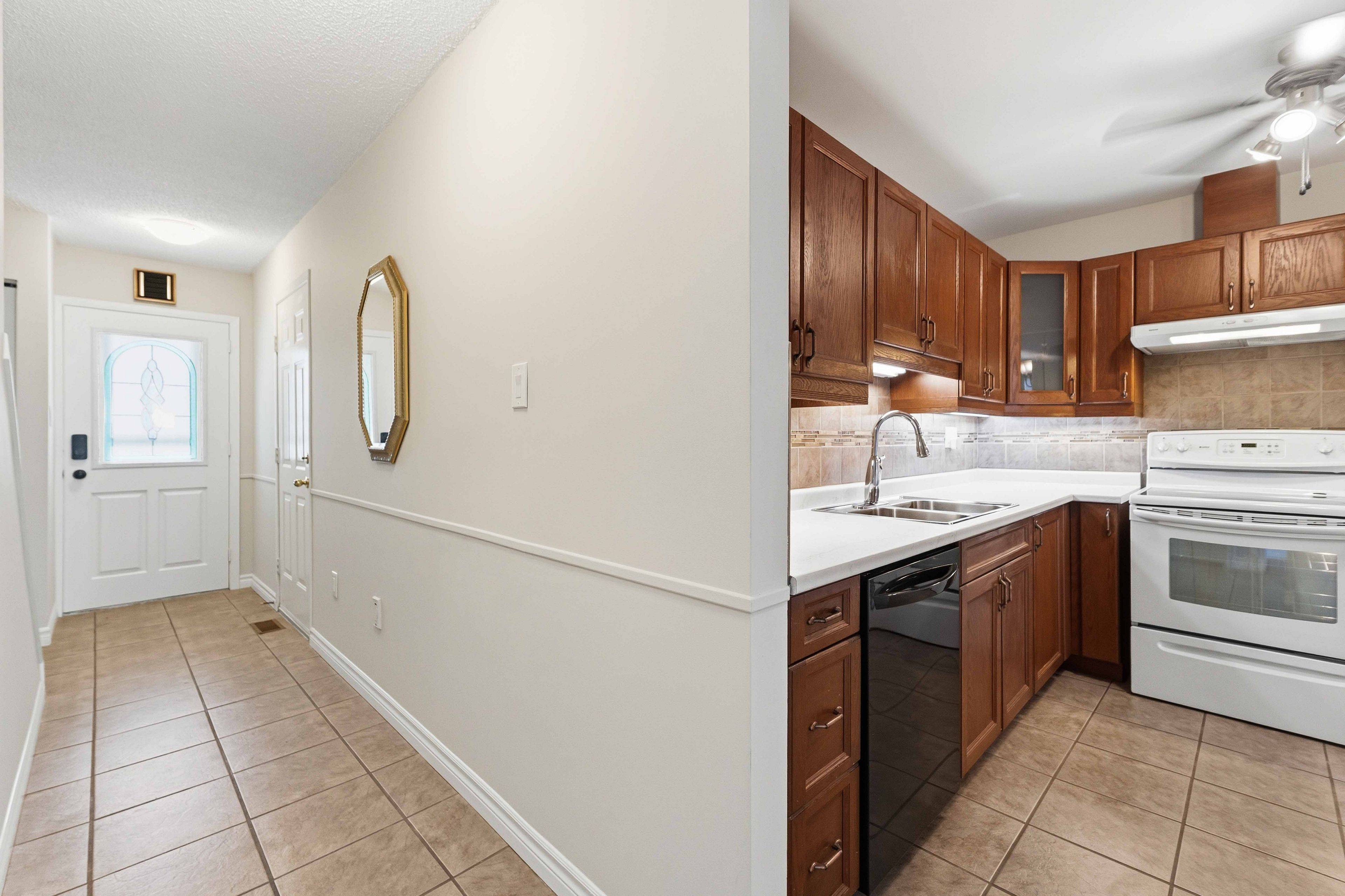 1396 UPPER OTTAWA ST #27, Hamilton, ON L8W 1R1