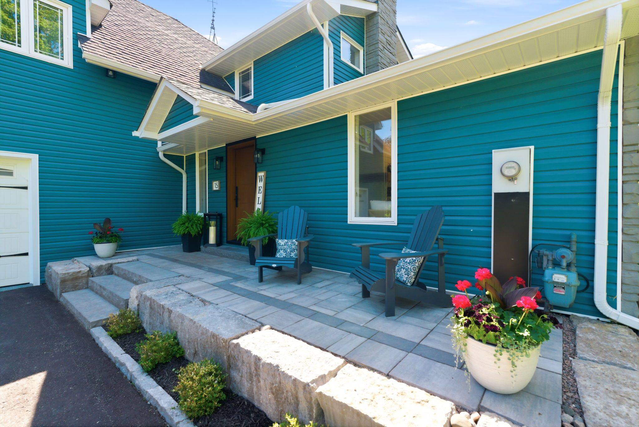 15 Hillside DR, Clarington, ON L0B 1J0