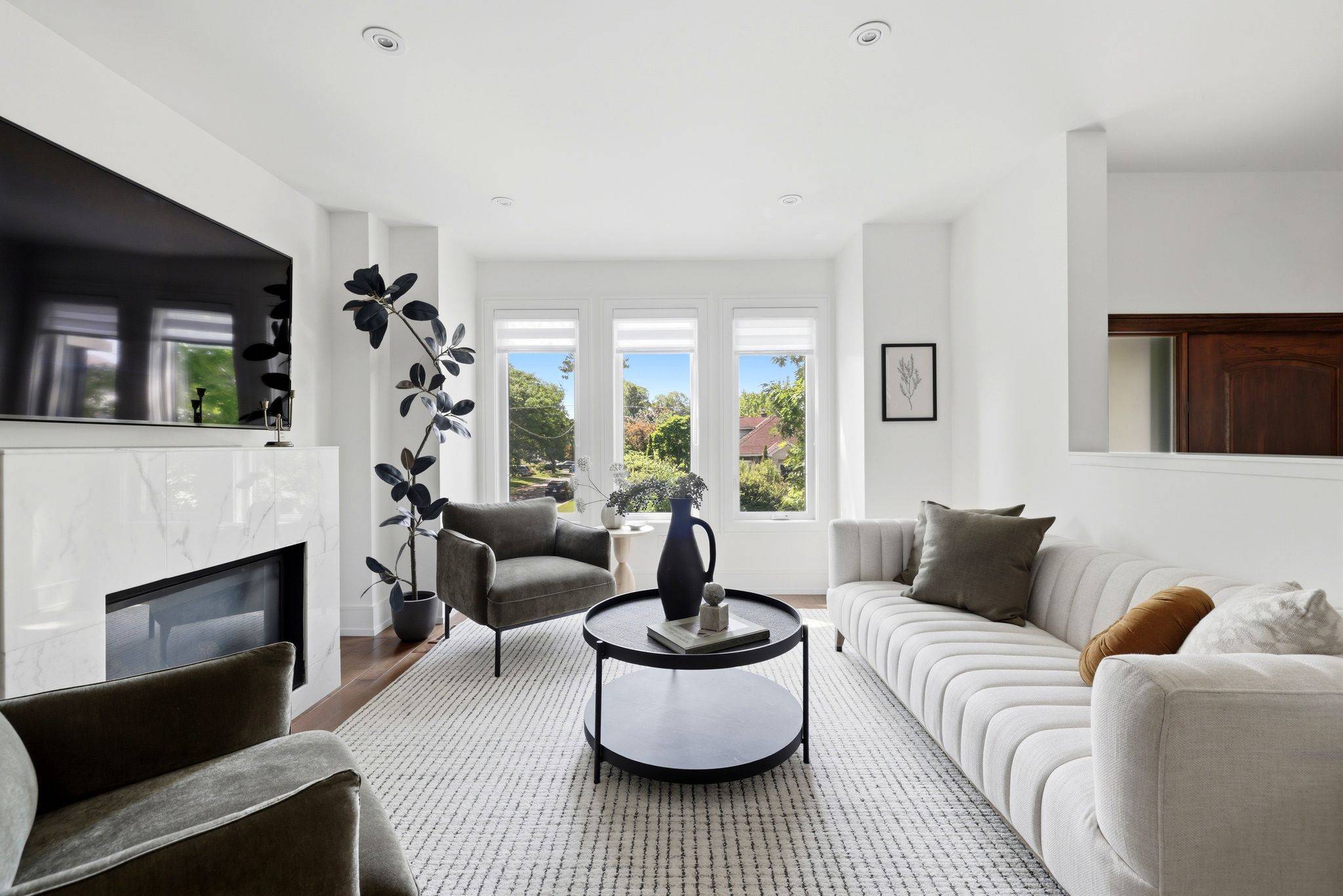 76 Ash CRES, Toronto W06, ON M8W 1E6