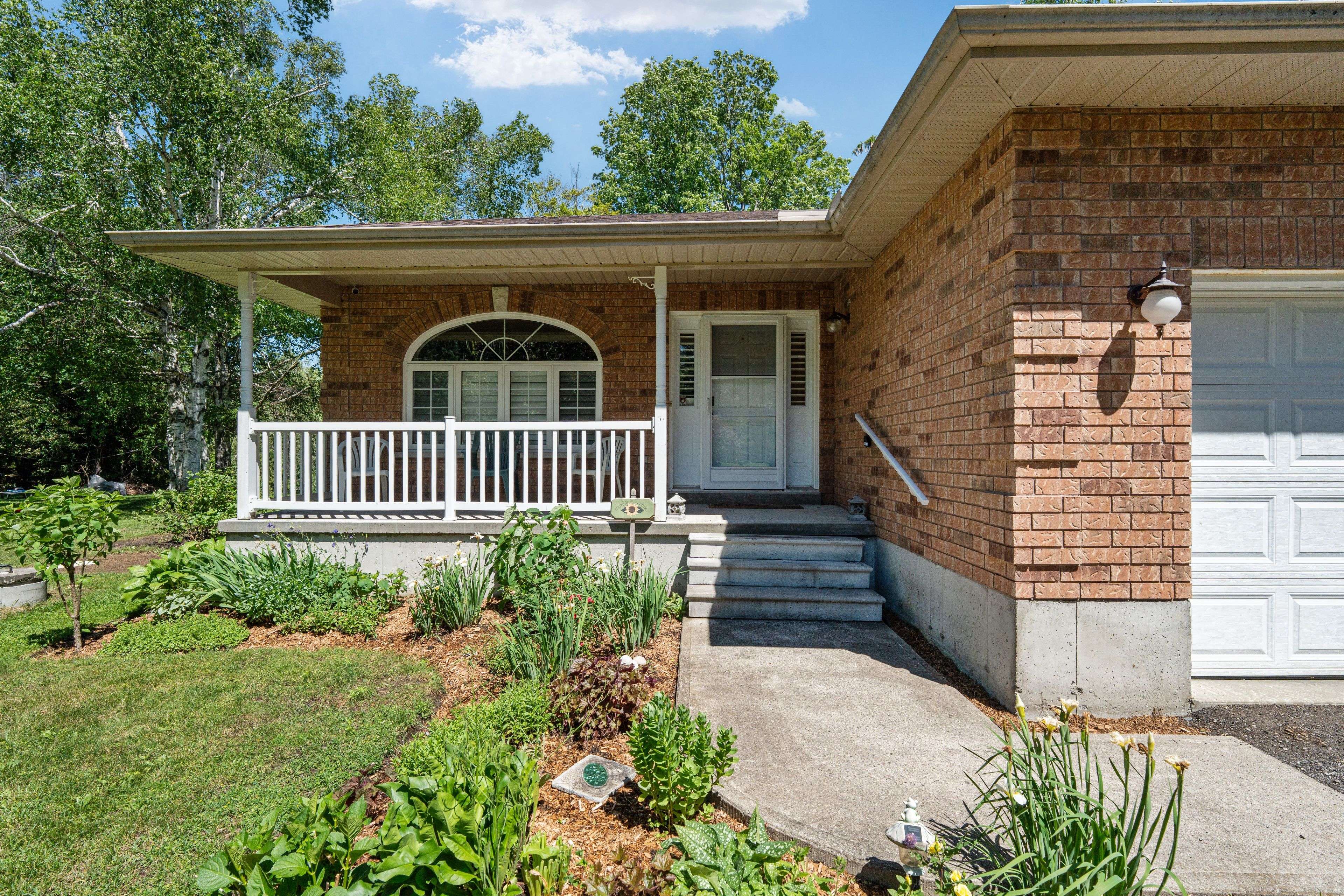63 Pinecrest RD, Georgina, ON L0E 1N0