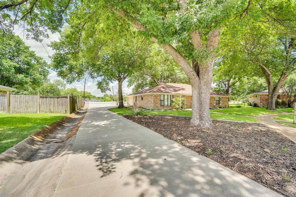1710 Williamsburg Circle, Ennis, TX 75119