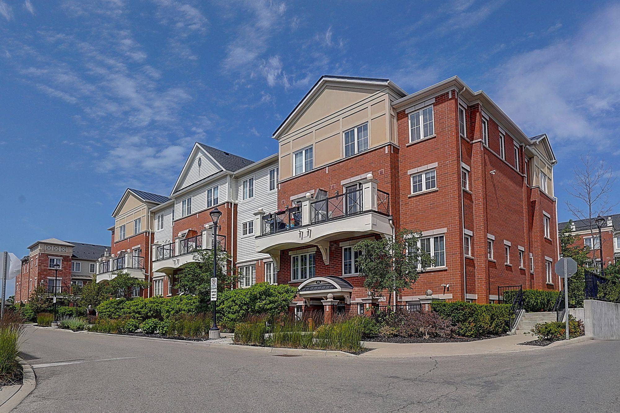 2492 Post RD #16, Oakville, ON L6H 0G6