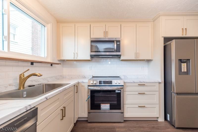 11 S Harrison St #B, Frenchtown Boro, NJ 08825