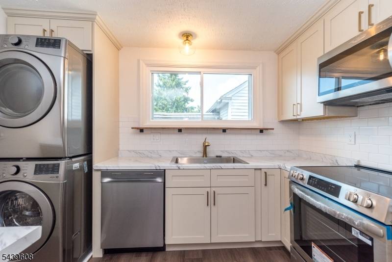 11 S Harrison St #B, Frenchtown Boro, NJ 08825