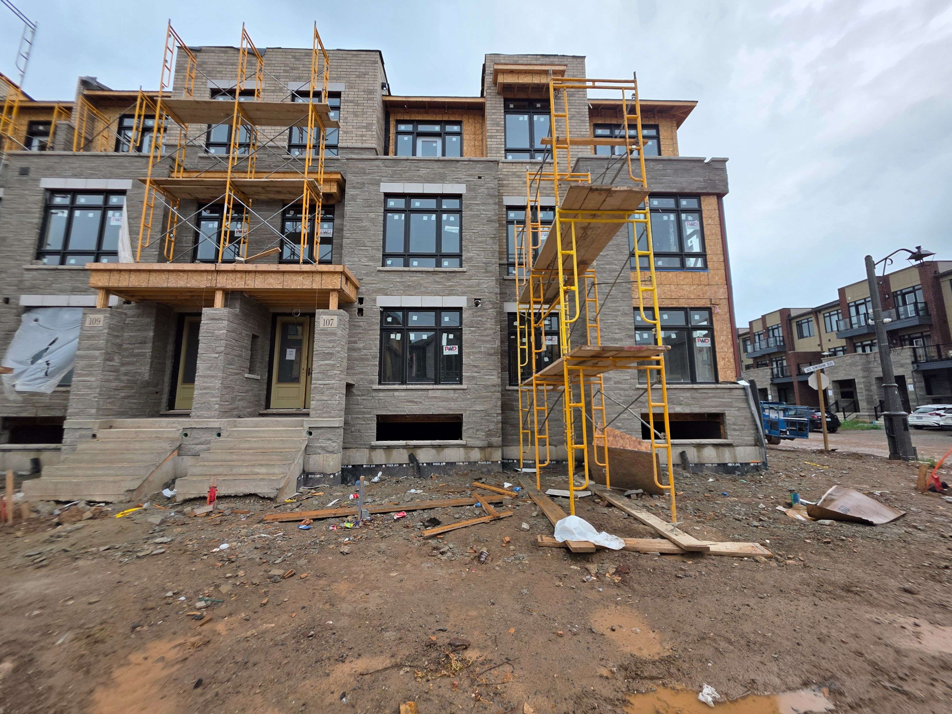 107 Jack Bowerbank BLVD, Oakville, ON L6M 4K1