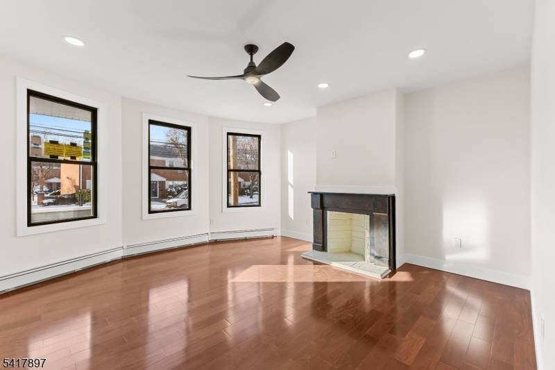 633 Lafayette Ave, Hawthorne Boro, NJ 07506