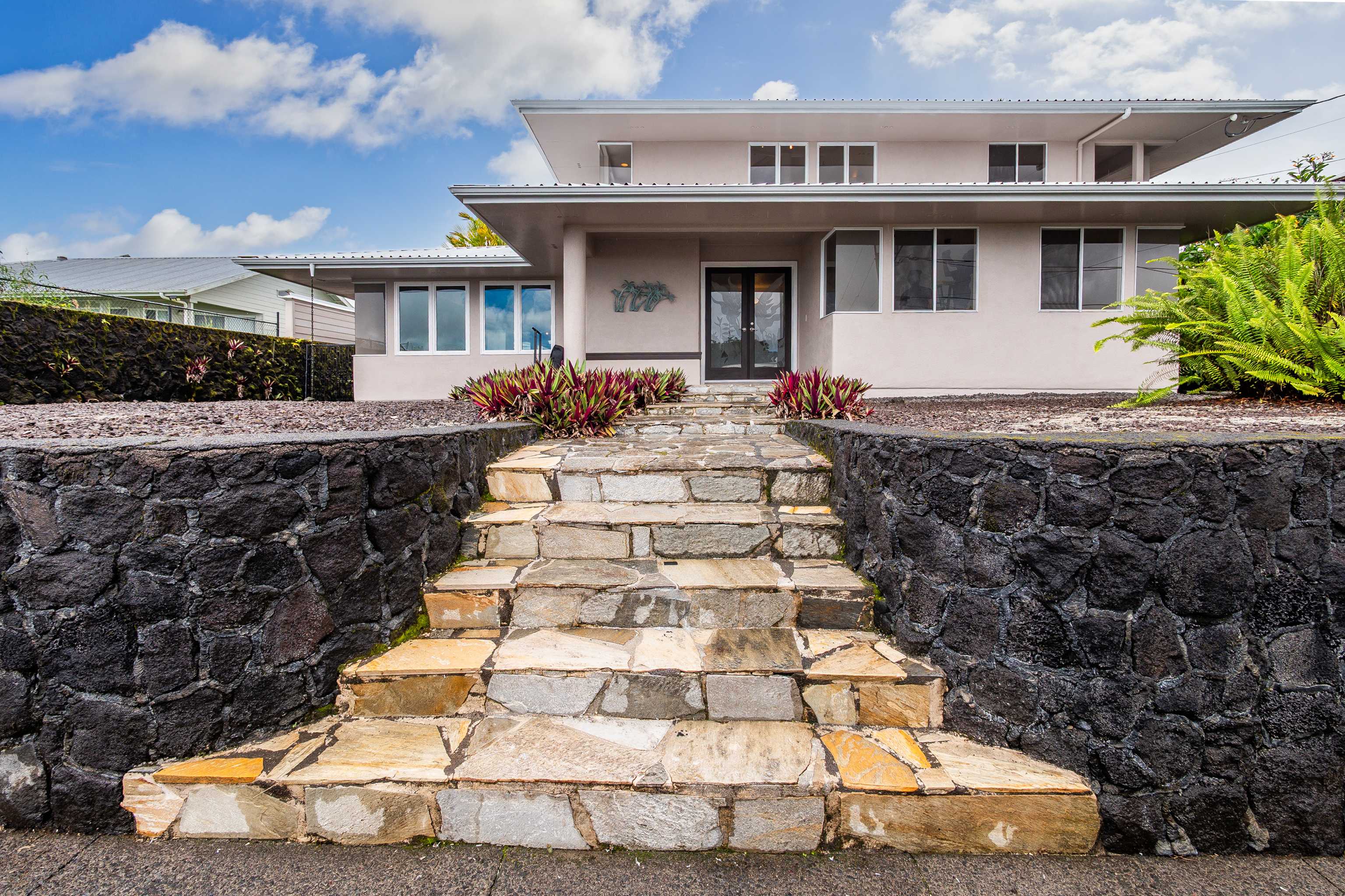 862 HOOLAULEA ST, Hilo, HI 96720