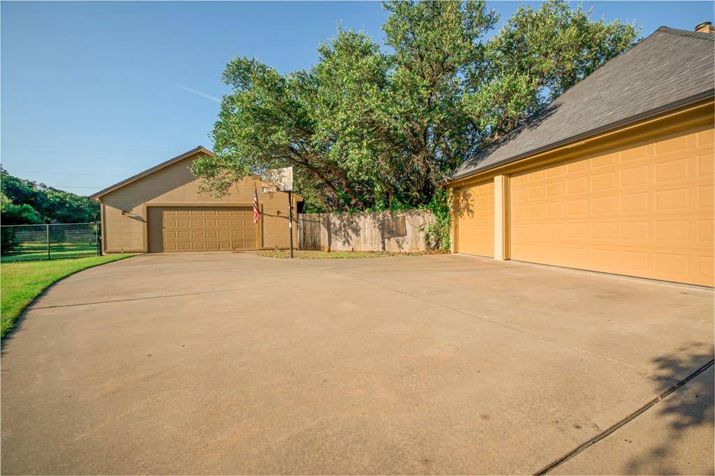 182 Lakeview Drive, Aledo, TX 76008