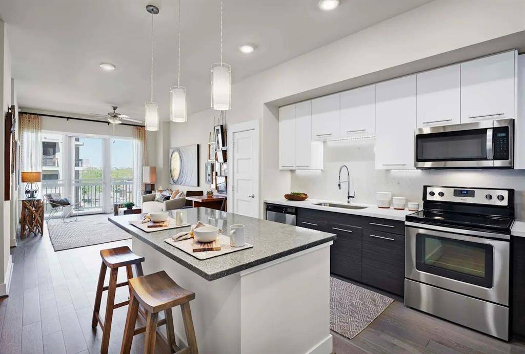 2727 Travis Street #634, Houston, TX 77006