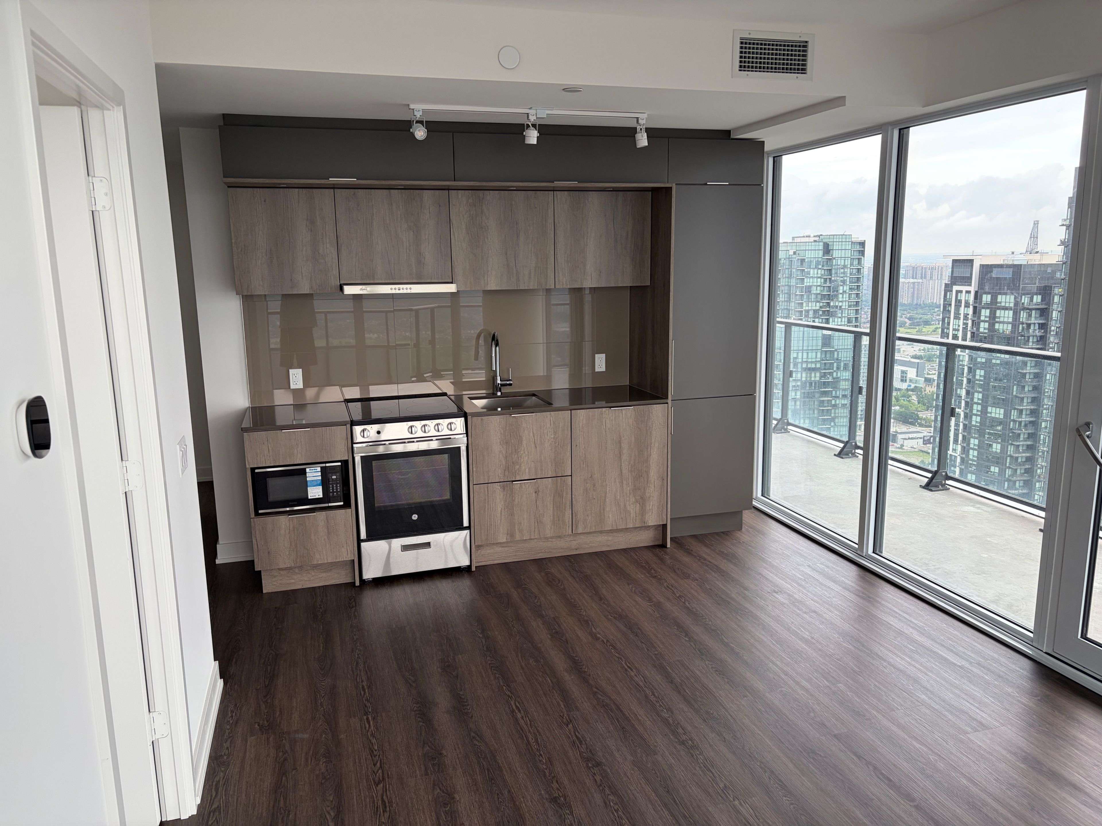 448 Burnhamthorpe RD W #4608, Mississauga, ON L5B 0R4