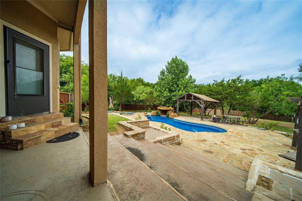 2785 S Lakeview Drive, Cedar Hill, TX 75104