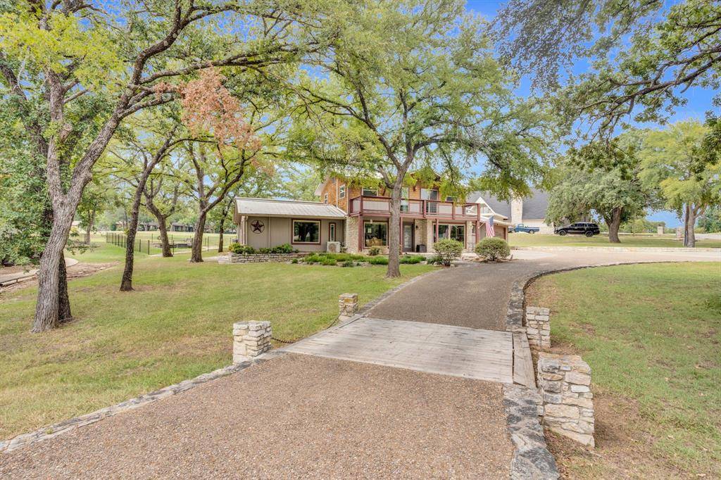 5102 Largo Drive, De Cordova, TX 76049