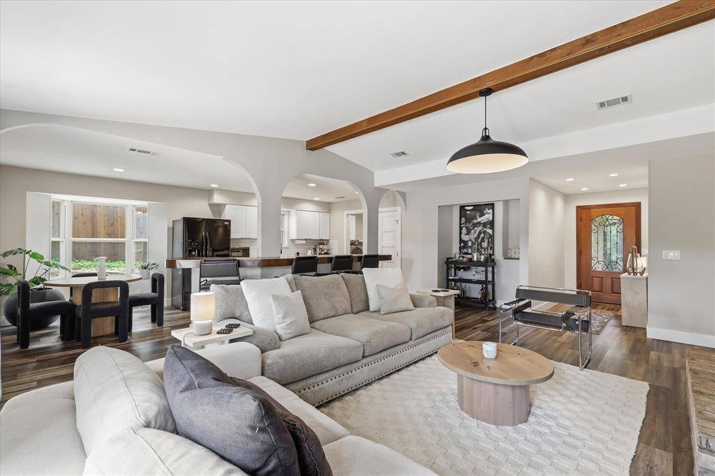 411 Lake Vista E, Highland Village, TX 75077