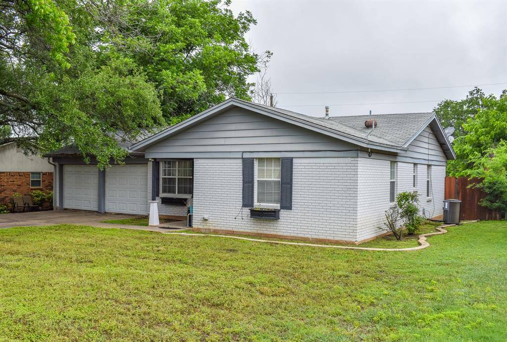304 Moore Street, Brady, TX 76825