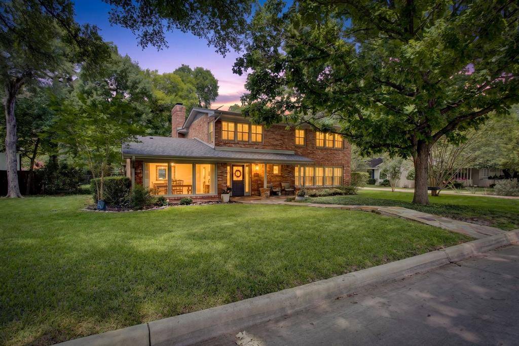 3712 Fox Hollow Street, Fort Worth, TX 76109