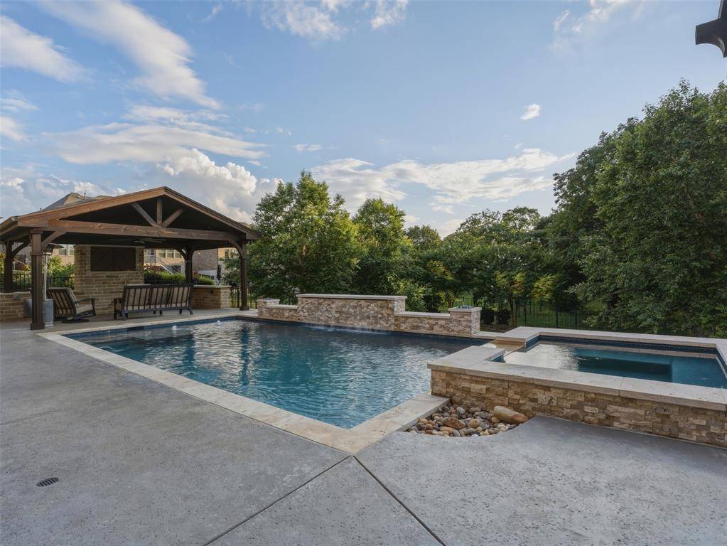 1221 Falcon Drive, Grapevine, TX 76051