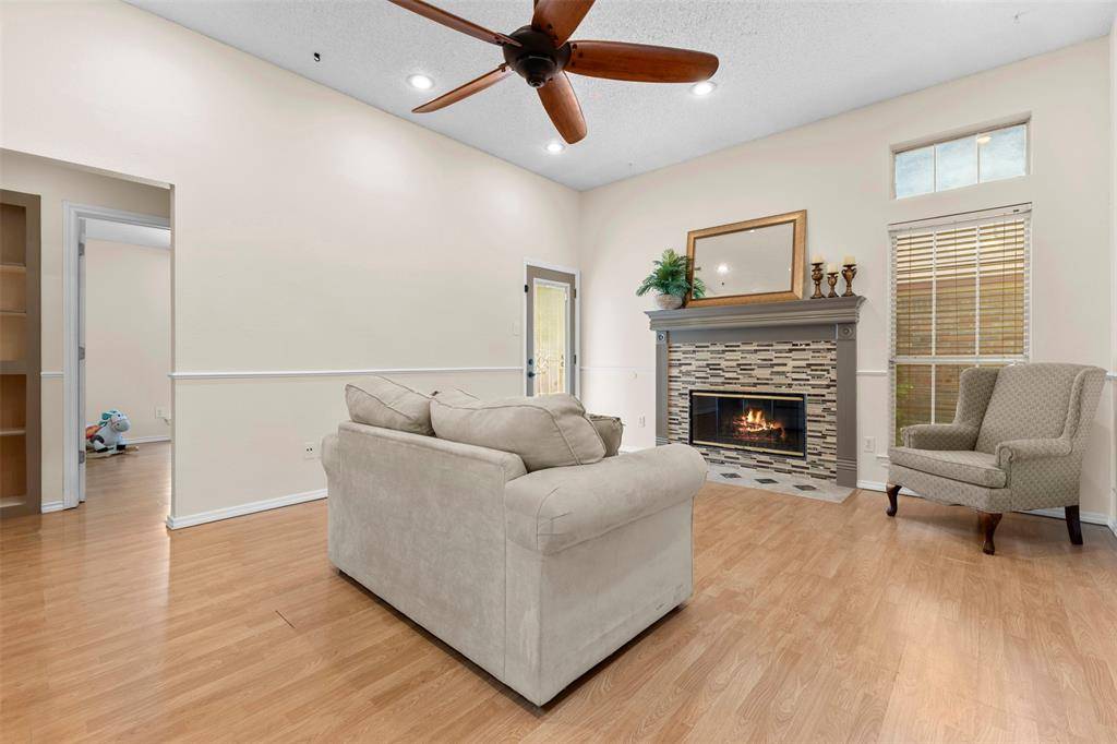 1006 Park Place Boulevard, Midlothian, TX 76065