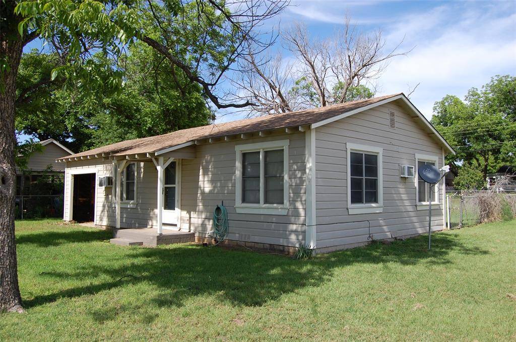 141 Ragland Street, Graham, TX 76450