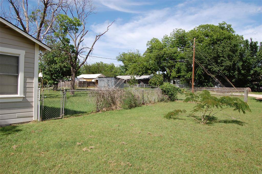 141 Ragland Street, Graham, TX 76450