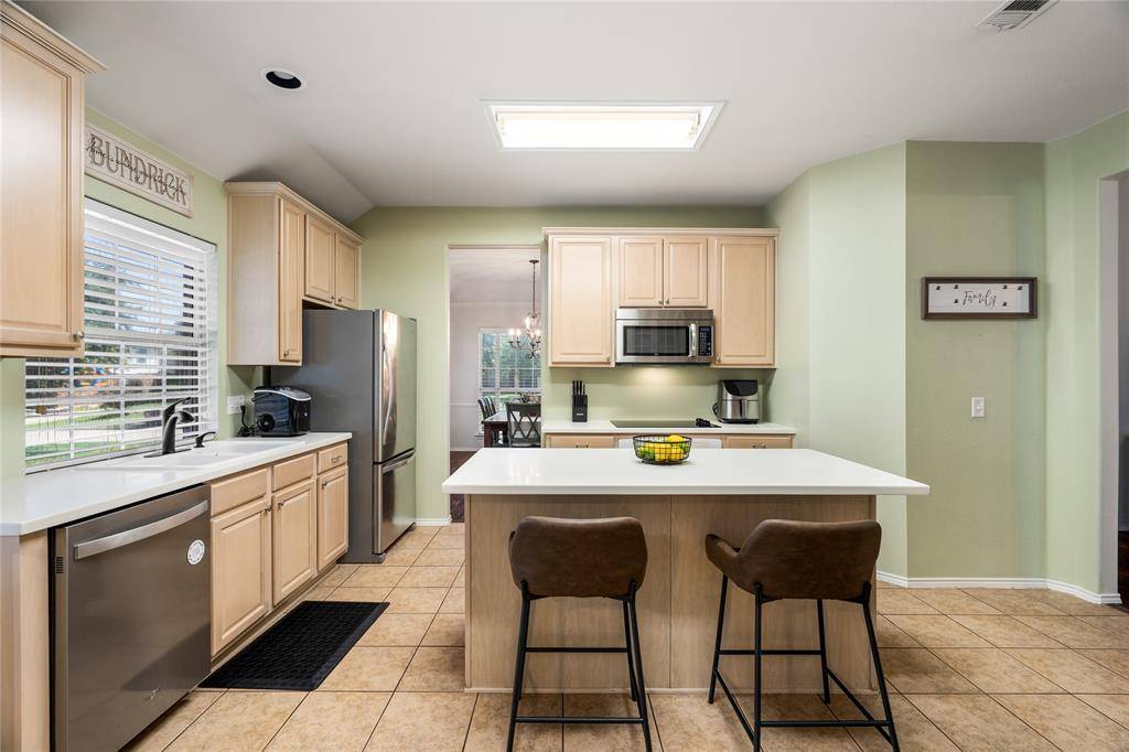 3019 Saint Amanda Drive, Mansfield, TX 76063