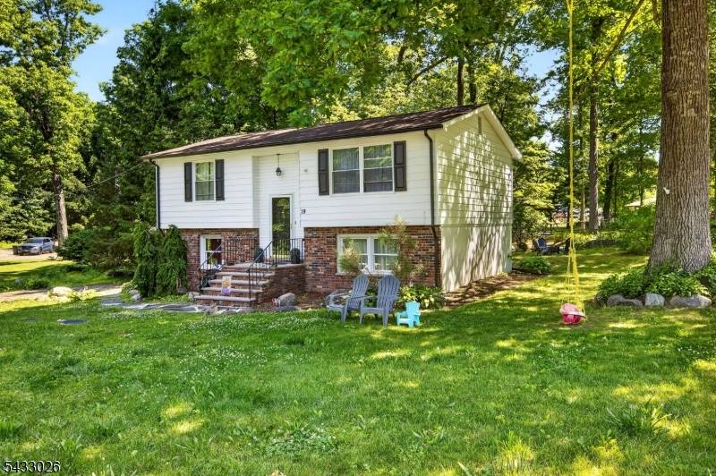19 Circle Dr, West Milford Twp., NJ 07438