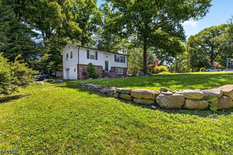 19 Circle Dr, West Milford Twp., NJ 07438