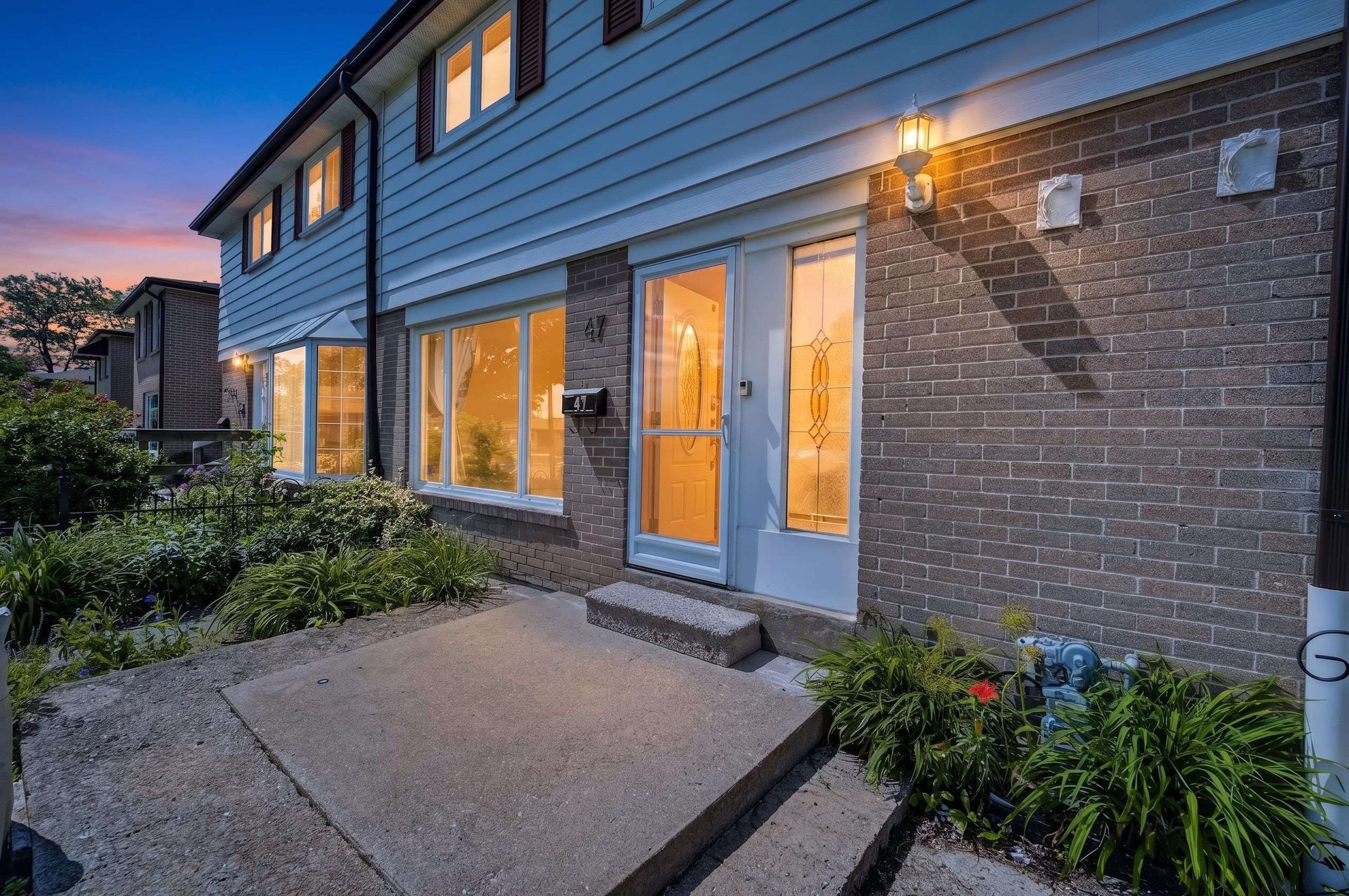 47 Cloverdale DR, Brampton, ON L6T 2T5