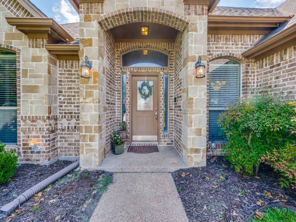 8115 Oak Hollow Drive, Arlington, TX 76001