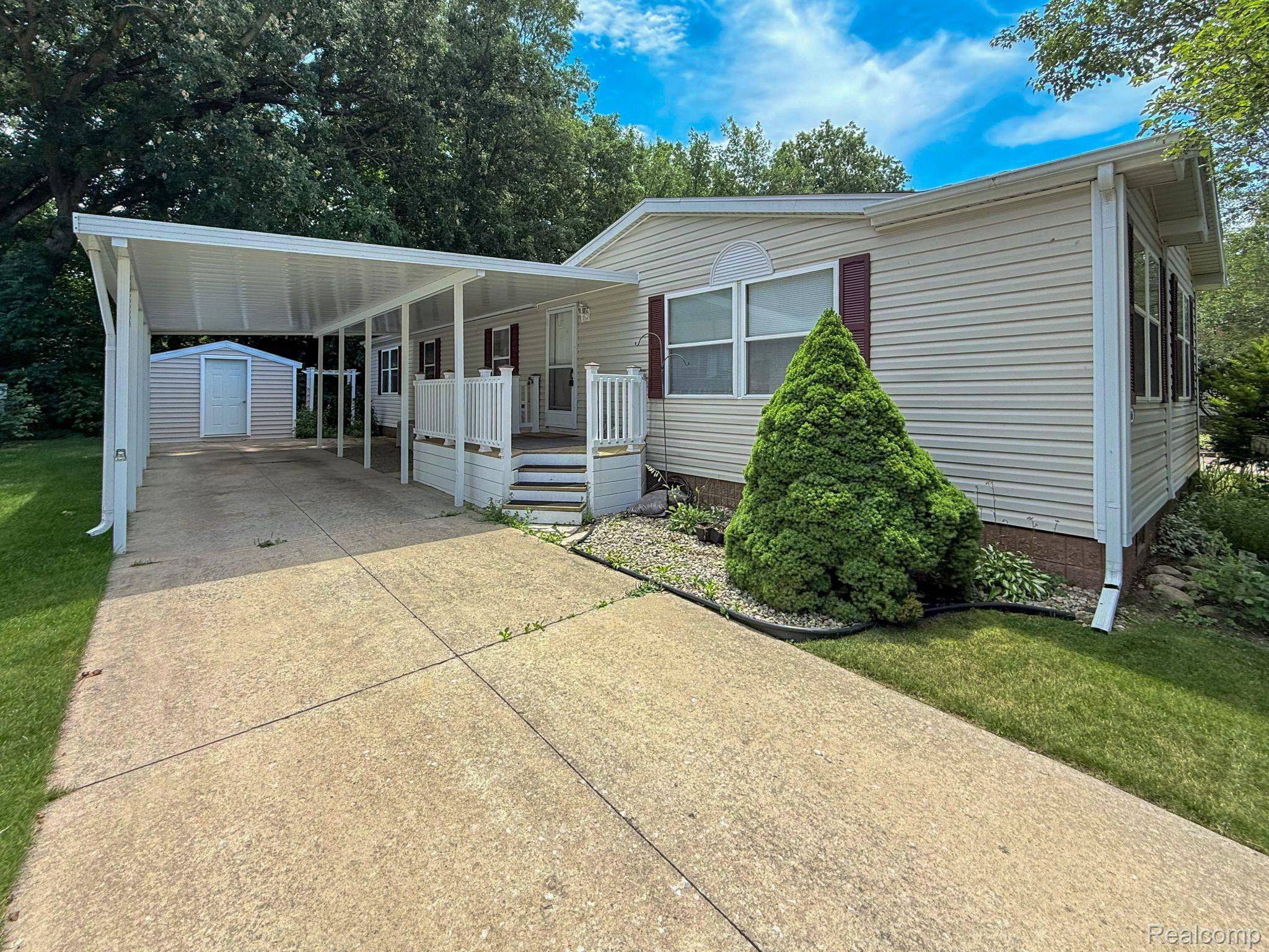416 Raisin River DR, Adrian, MI 49221