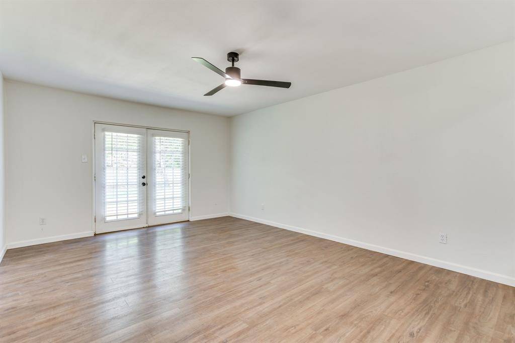 433 Linda Drive, Burleson, TX 76028