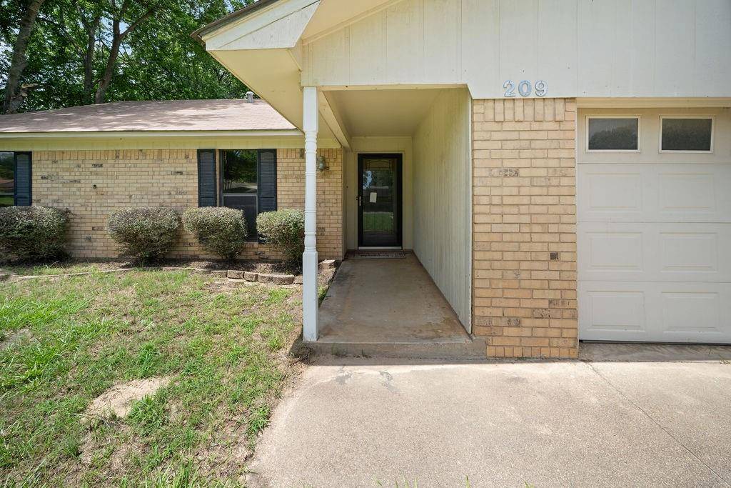 209 Magnolia, Chandler, TX 75758
