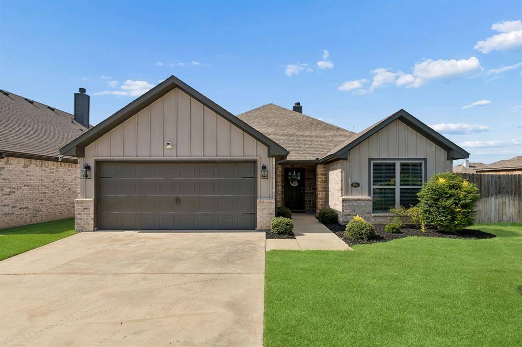 108 Maverick Lane, Pilot Point, TX 76258