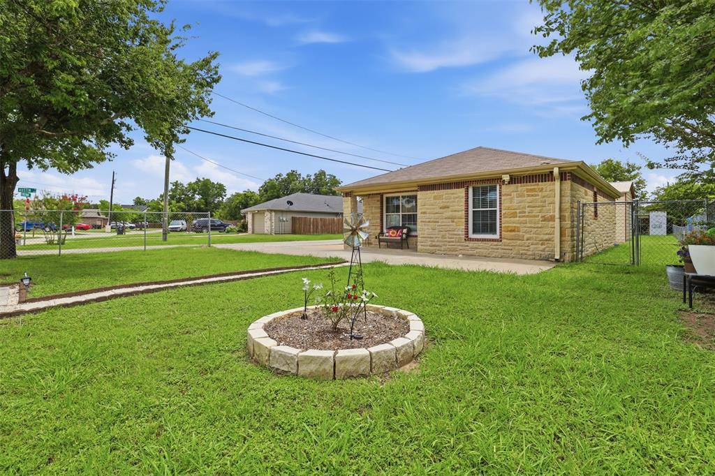 201 Eastland Street, Cleburne, TX 76031