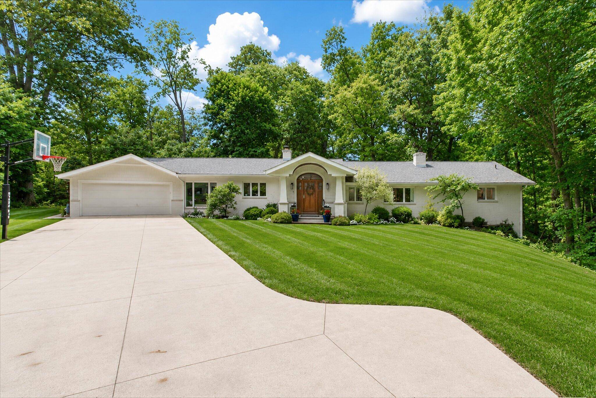 1912 Sunset CT, St. Joseph City, MI 49085