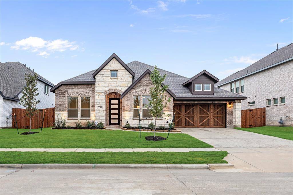 1240 Amberwood Lane, Red Oak, TX 75154