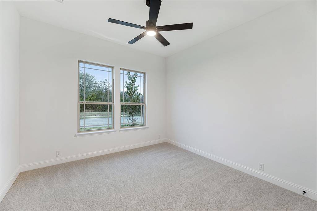 1240 Amberwood Lane, Red Oak, TX 75154
