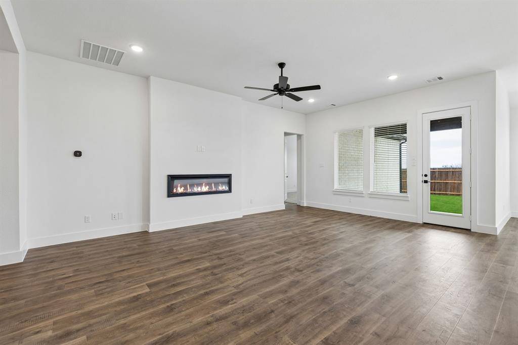 10453 Livestock Avenue, Venus, TX 76084