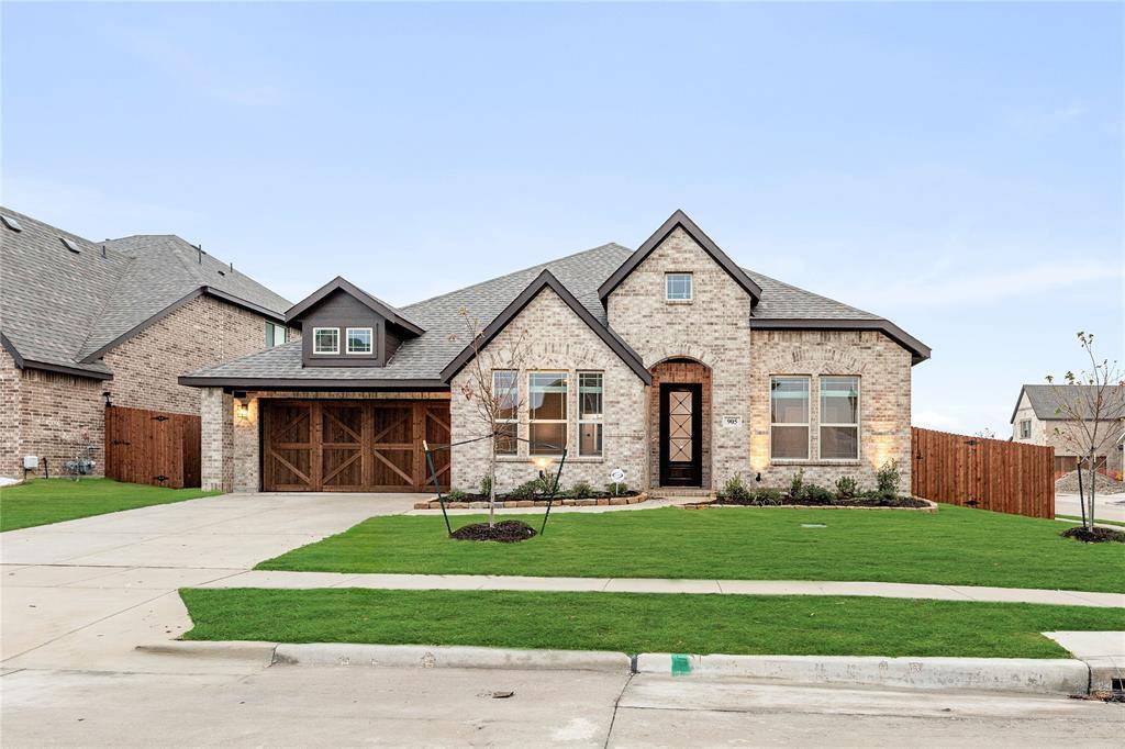 905 Denham Drive, Red Oak, TX 75154