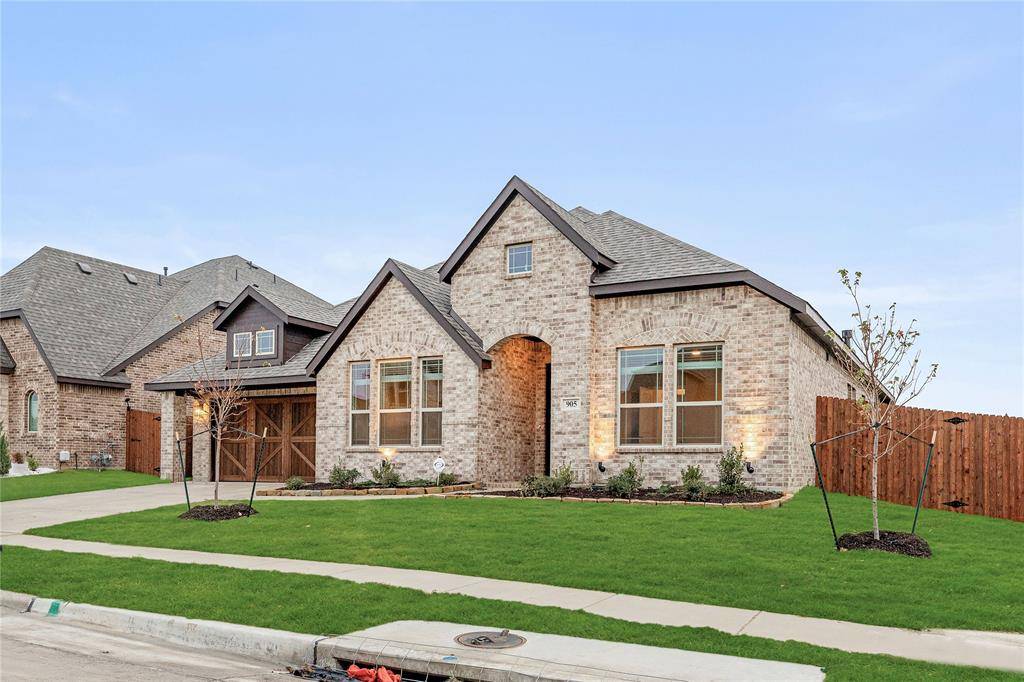 905 Denham Drive, Red Oak, TX 75154