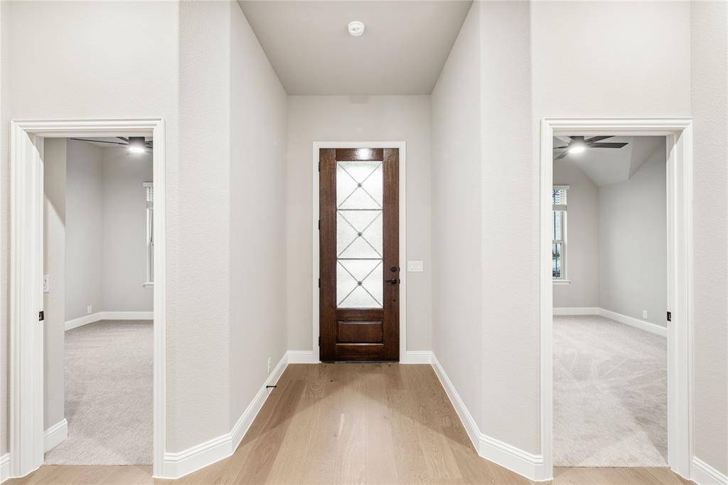 905 Denham Drive, Red Oak, TX 75154