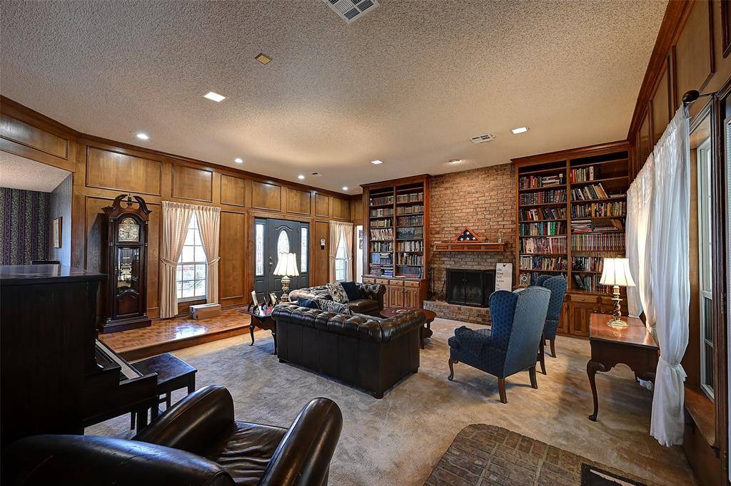 2300 Woodsong Trail, Arlington, TX 76016