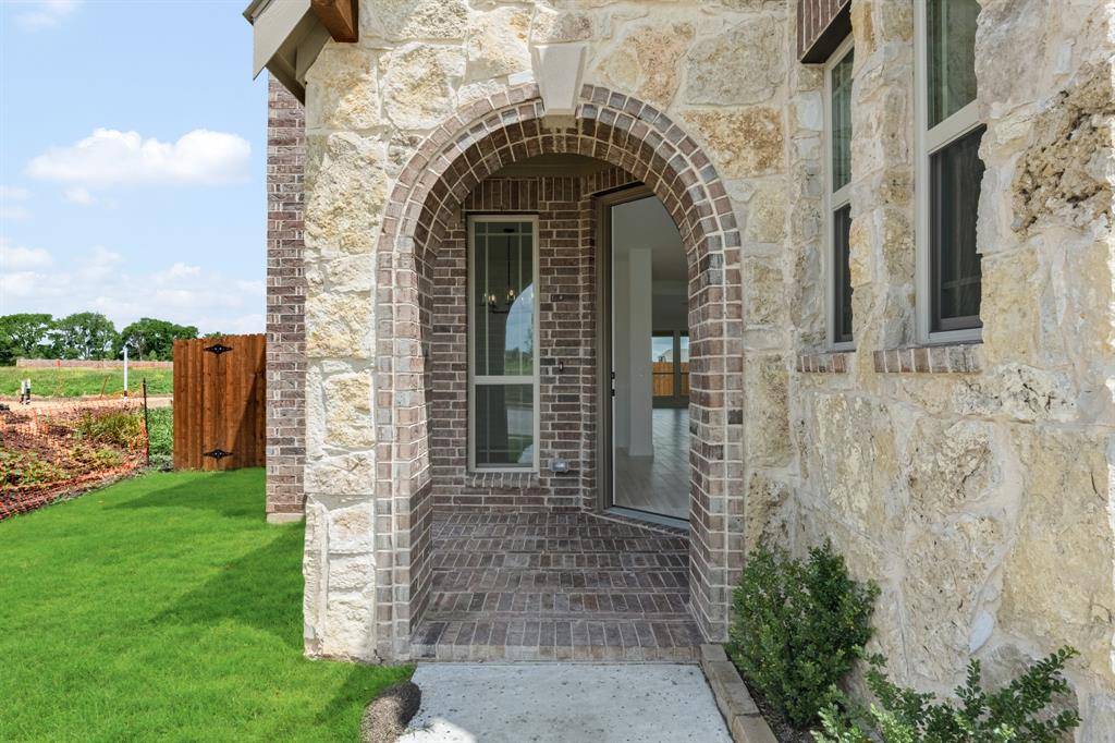 925 Cannes Drive, Red Oak, TX 75154