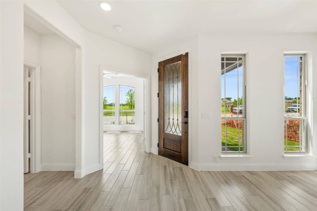 925 Cannes Drive, Red Oak, TX 75154