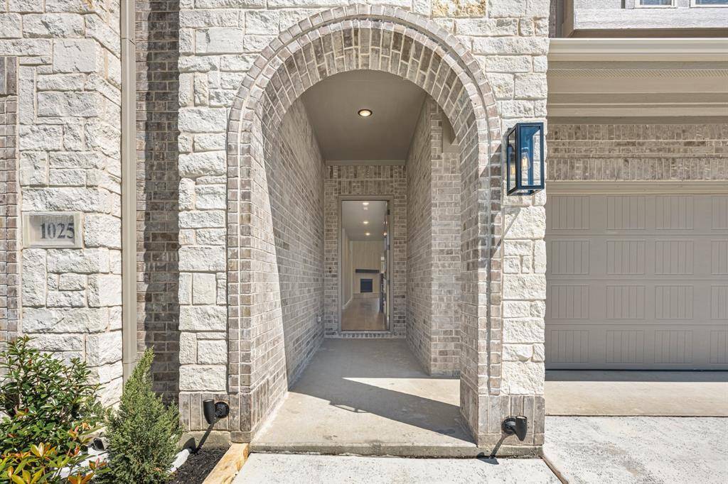 1025 Raptor Road, Alvarado, TX 76009