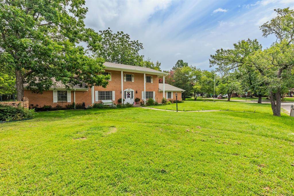 2810 Tanglewood Drive, Commerce, TX 75428
