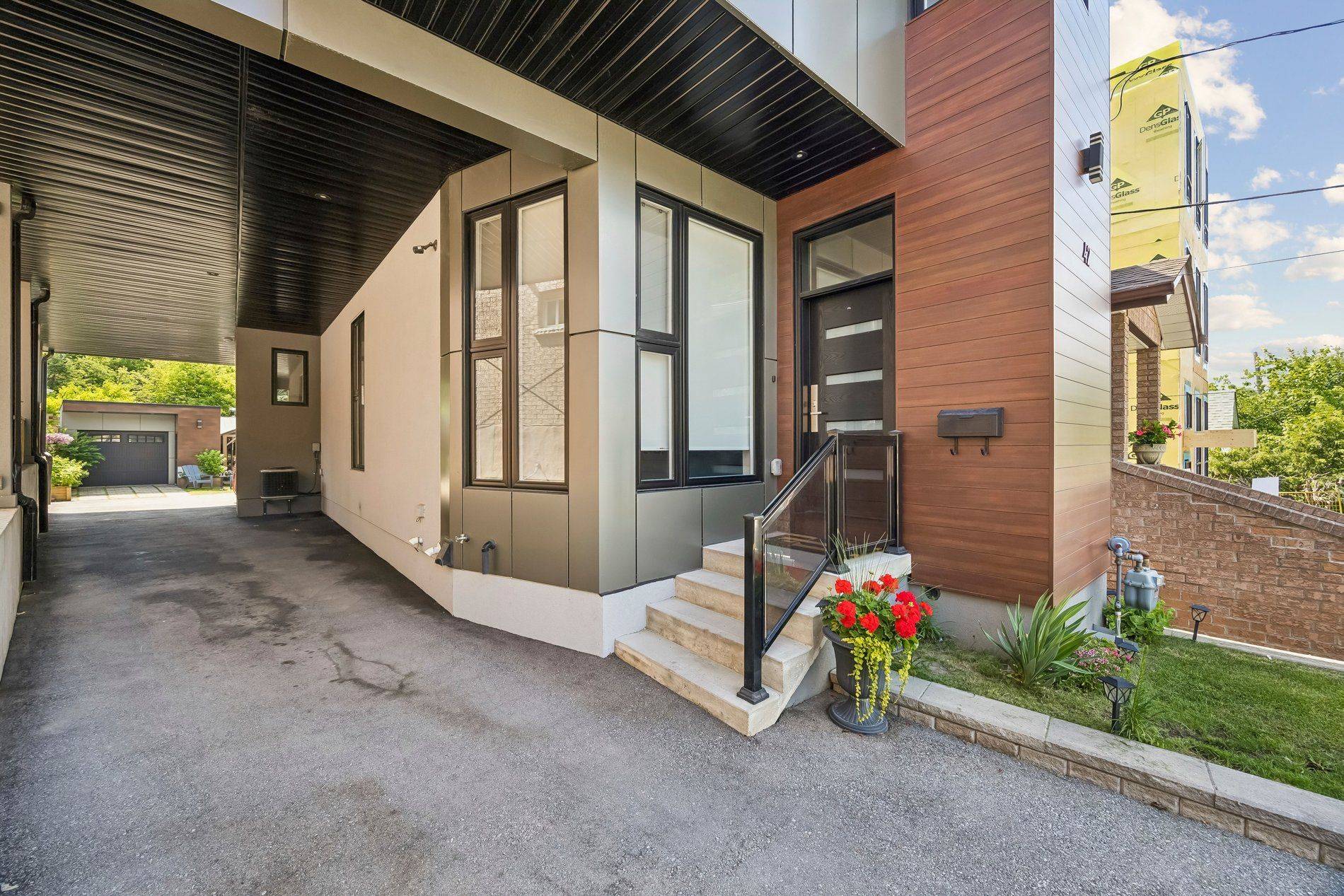 42 Ennerdale RD, Toronto W03, ON M6E 4C3