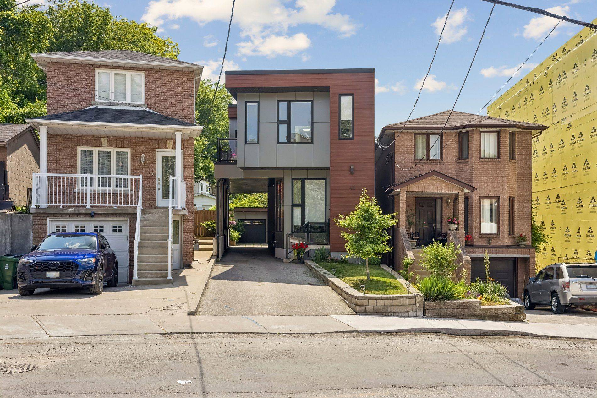 42 Ennerdale RD, Toronto W03, ON M6E 4C3