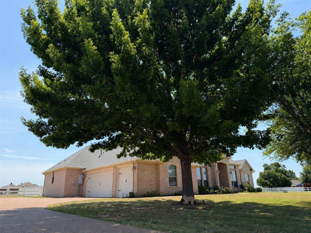 1009 Summerlin Drive, Granbury, TX 76048