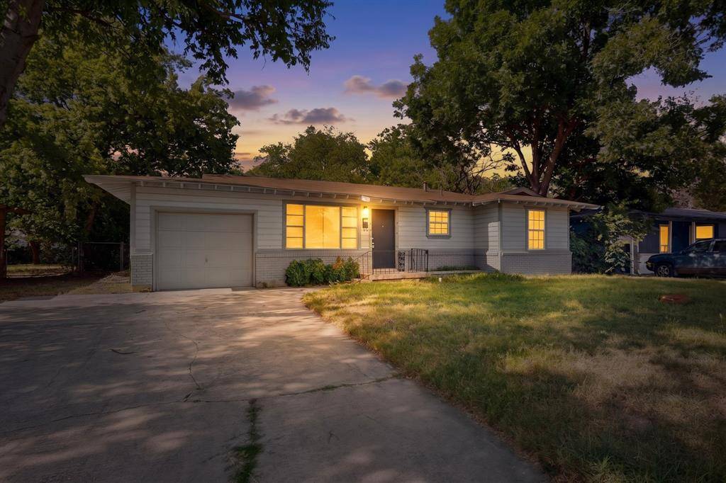 5573 Burton Avenue, Fort Worth, TX 76119